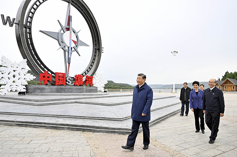 9月6日至8日，中共中央總書記、國(guó)家主席、中央軍委主席習(xí)近平在黑龍江考察。這是6日下午，習(xí)近平在大興安嶺地區(qū)漠河市北極村考察。